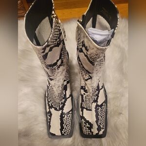 Sold ZARA 100% LEATHER SNAKE PRINT SQUARE TOE BLOCK HEEL BOOTIES